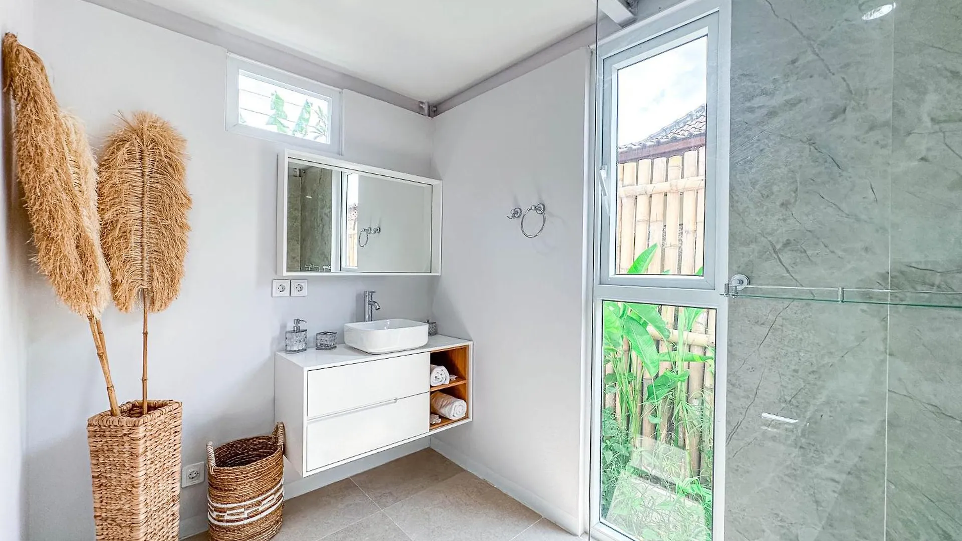 White Villa Ubud By Supala